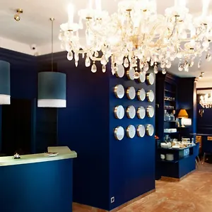 Petit Saint-honoré Hotel
