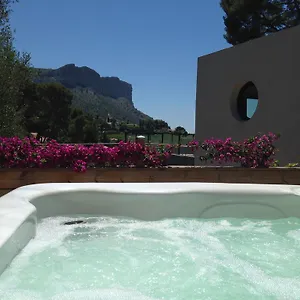 By Privée Dans Maison Familiale , Cassis Francia