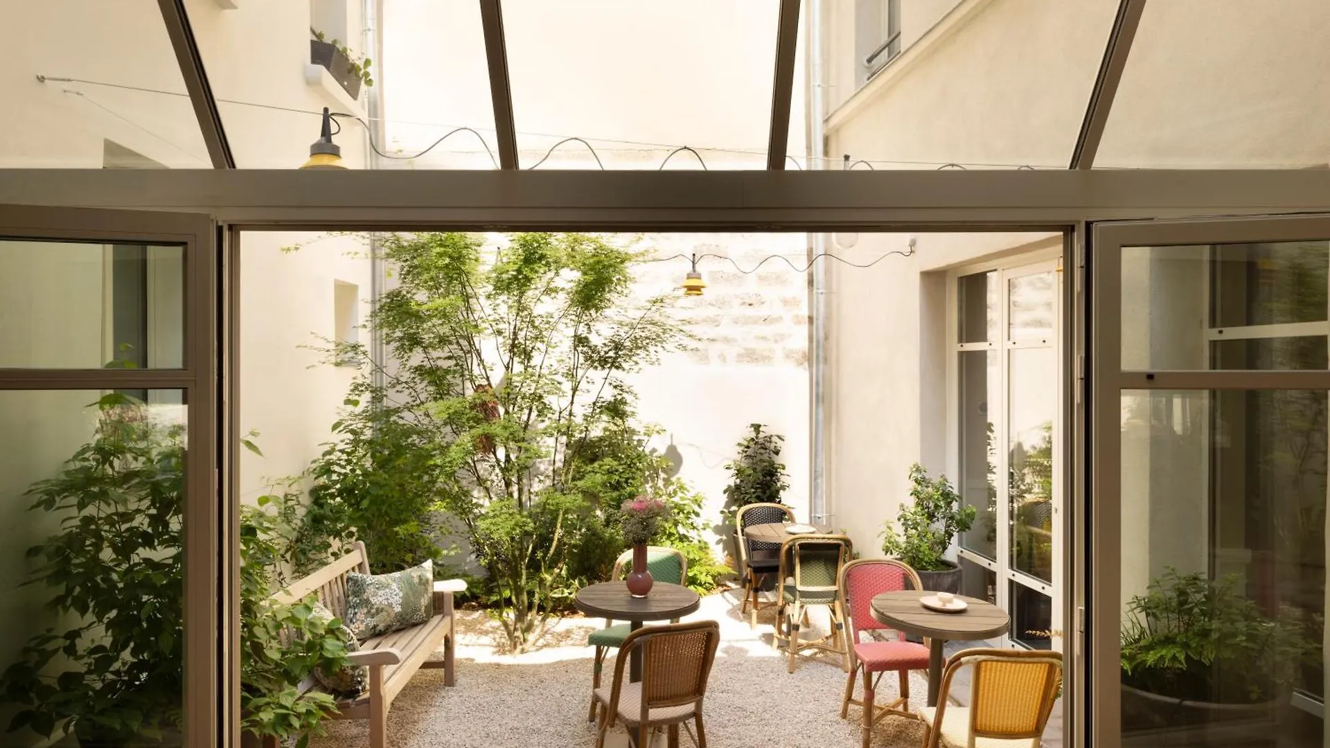 פריז Le Petit Oberkampf Hotel & Spa 4*,  צרפת